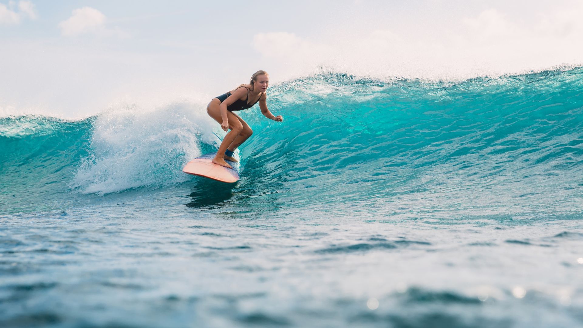 Surf lesson on a beginner-friendly wave at Tamarindo beach, 25 minutes from Playa Flamingo